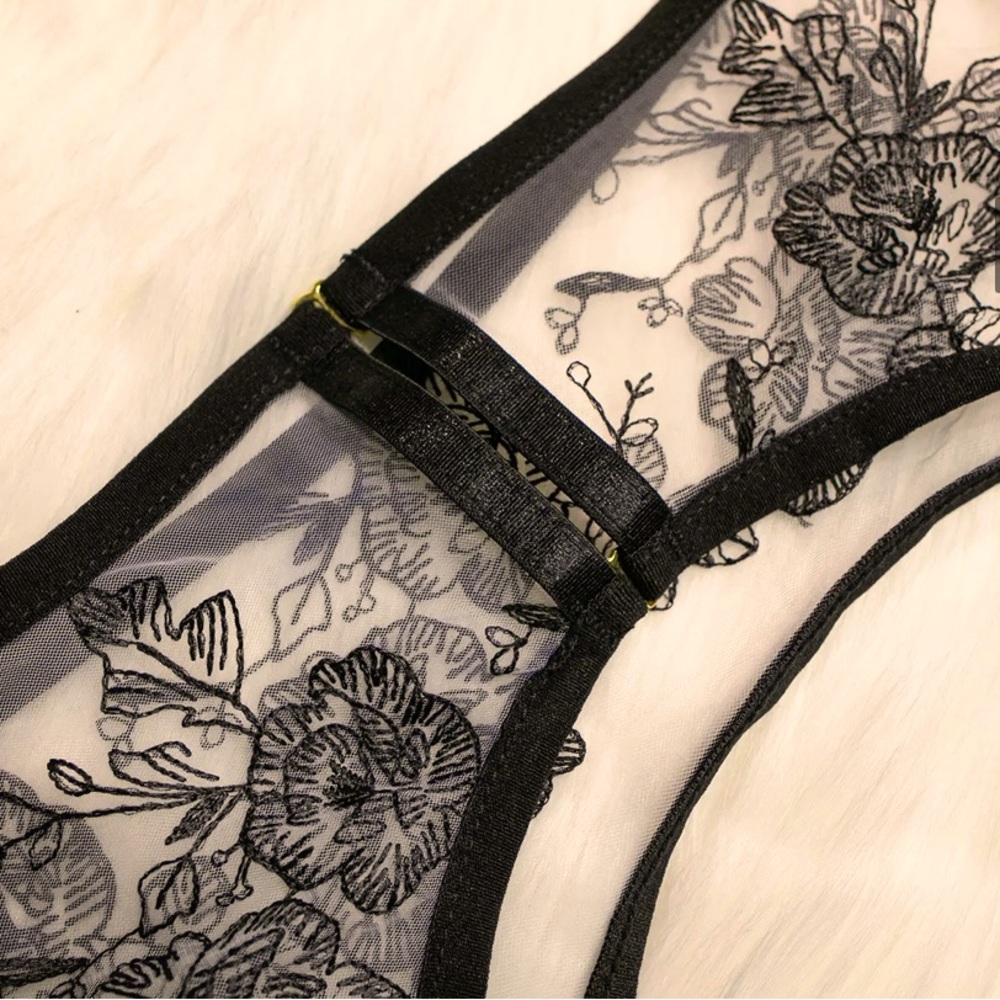 Lace Floral Lingerie Set w/ Garter - Picture 6 of 9